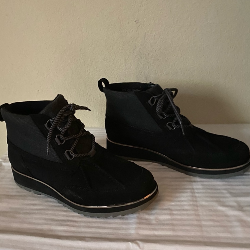 Vionic Black Ankle Boots with Gray Accents